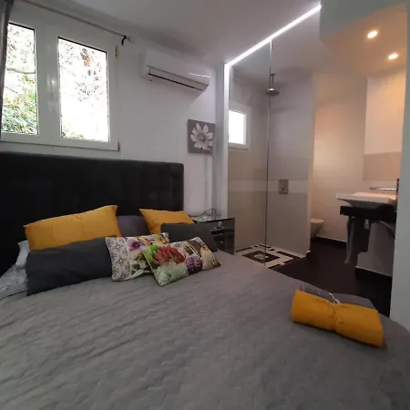 Вилла Aqua Private Six Bedrooms With Large Pool Эстепона