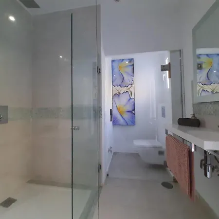 Вилла Aqua Private Six Bedrooms With Large Pool Эстепона