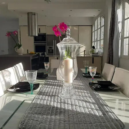 Вилла Aqua Private Six Bedrooms With Large Pool