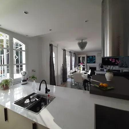 Aqua Private Six Bedrooms With Large Pool Villa Estepona