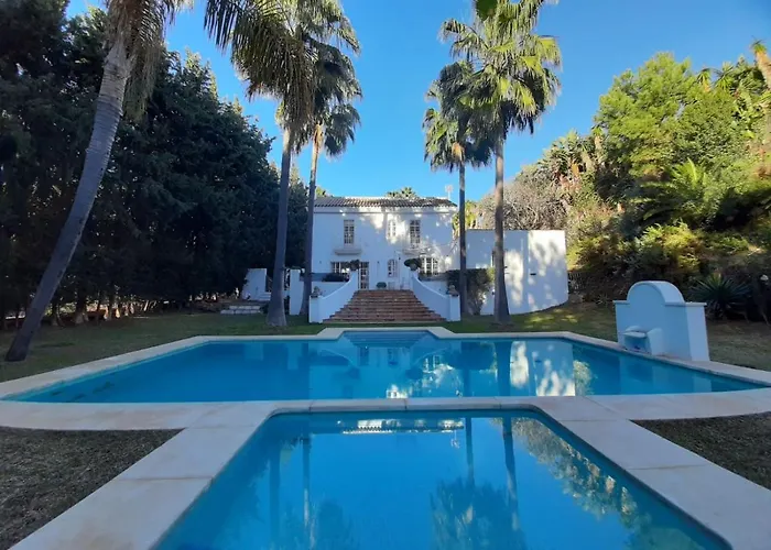 Aqua Private Six Bedrooms With Large Pool Villa Estepona