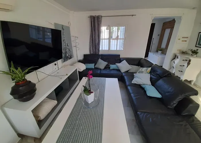 Aqua Private Six Bedrooms With Large Pool Estepona