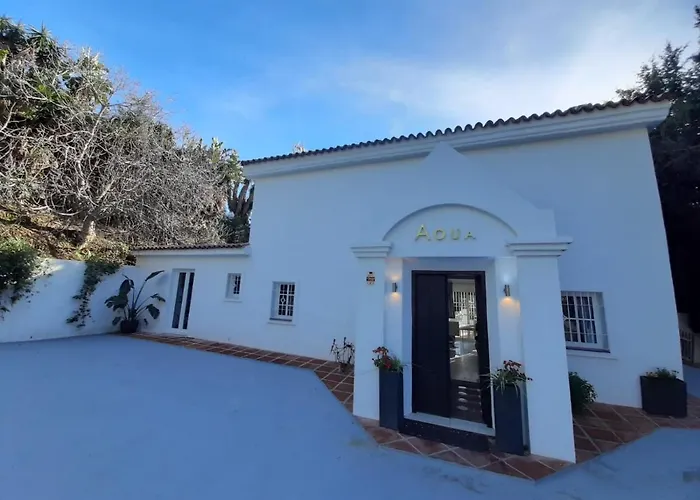 Aqua Private Six Bedrooms With Large Pool