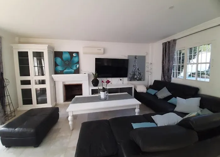 Aqua Private Six Bedrooms With Large Pool Villa Estepona