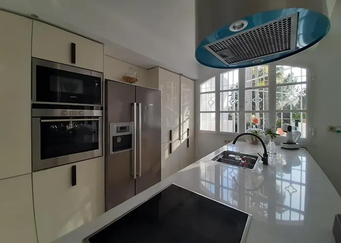 Aqua Private Six Bedrooms With Large Pool Estepona