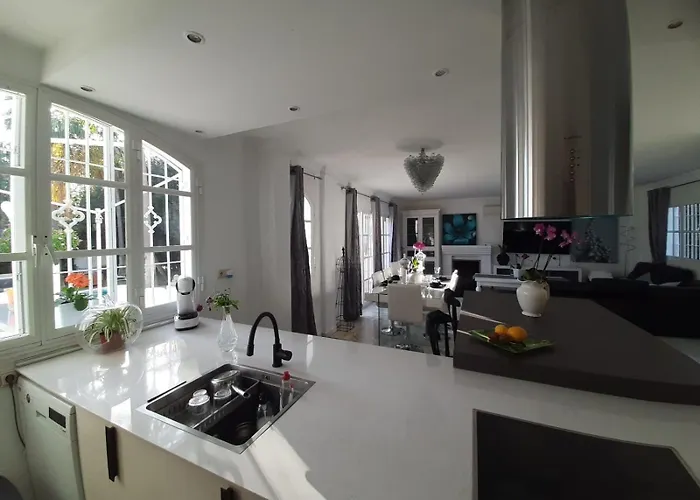 Aqua Private Six Bedrooms With Large Pool Villa Estepona