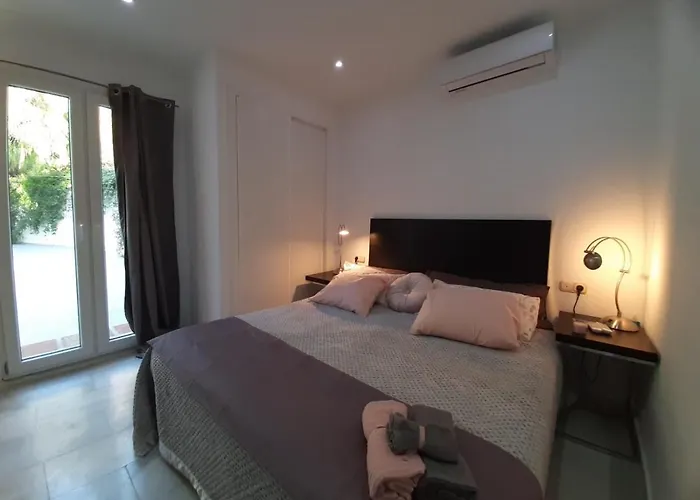 Aqua Private Six Bedrooms With Large Pool Estepona